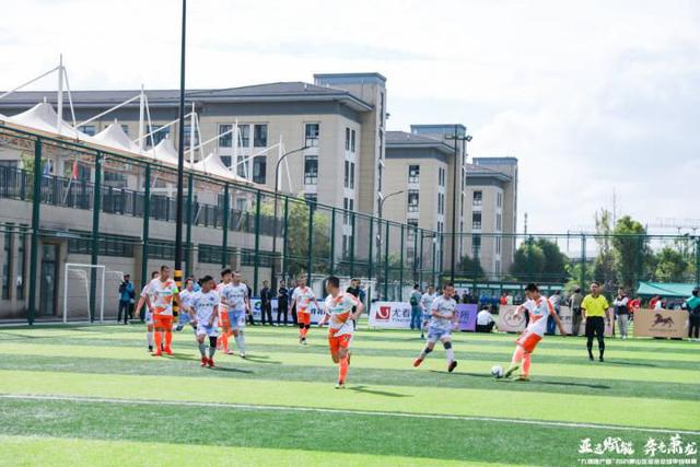 罗德里戈绯闻女友晒沙滩健美照 川字腹肌配小麦色